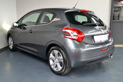 Peugeot 208 1.6I Allure