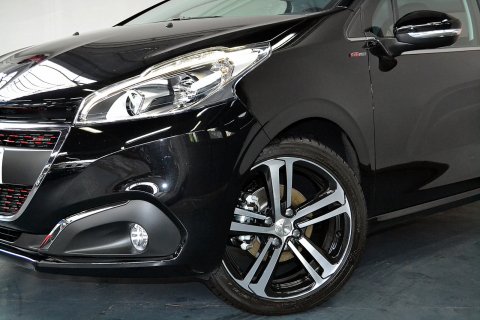 Peugeot 208 1.2I GT LINE