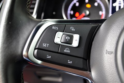 VW Golf 1.6TDI R-Line