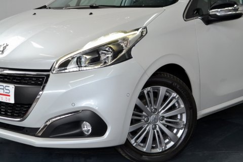 Peugeot 208 1.2I Allure